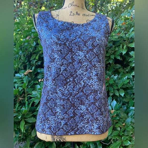 St. John Tops - ST.JOHN geometric print blue opal rayon blend heavier shell size small NWT